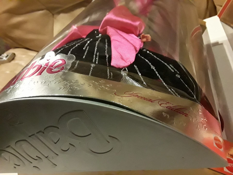 1990 1992 1995-1997 1998 2000 (2) 2001 HAPPY HOLIDAY BARBIE DOLL COLLECTION set - Image 2 of 4