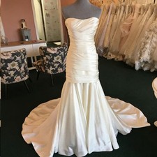 Elegant Sleeveless Pleated Wedding Dress Mermaid Satin Bridal Gowns With Tail