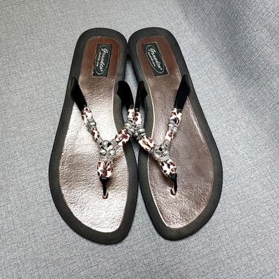 Grandco Women's Size 11 Beaded Silver Thong Flip Flop Wedge