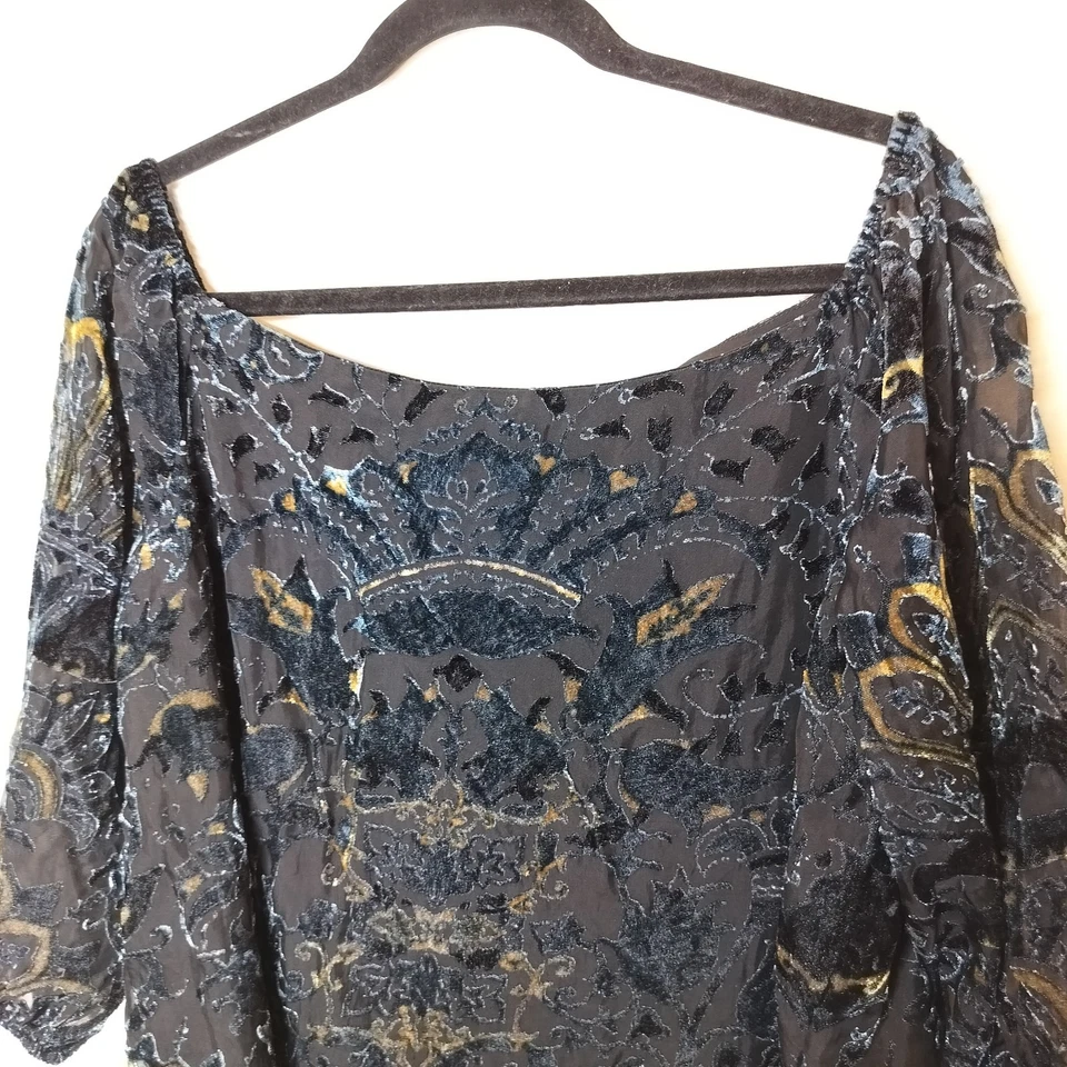 Blusa Top Dalia Floral Terciopelo Burnout Grande Para Mujer Manga Corta Cabrichosa Gótica Foto 4 de 4