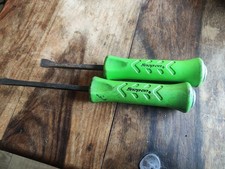 Snap On Tools 2pc striking pry bar set green - MPBS10A & SPBS8A 10" & 8"