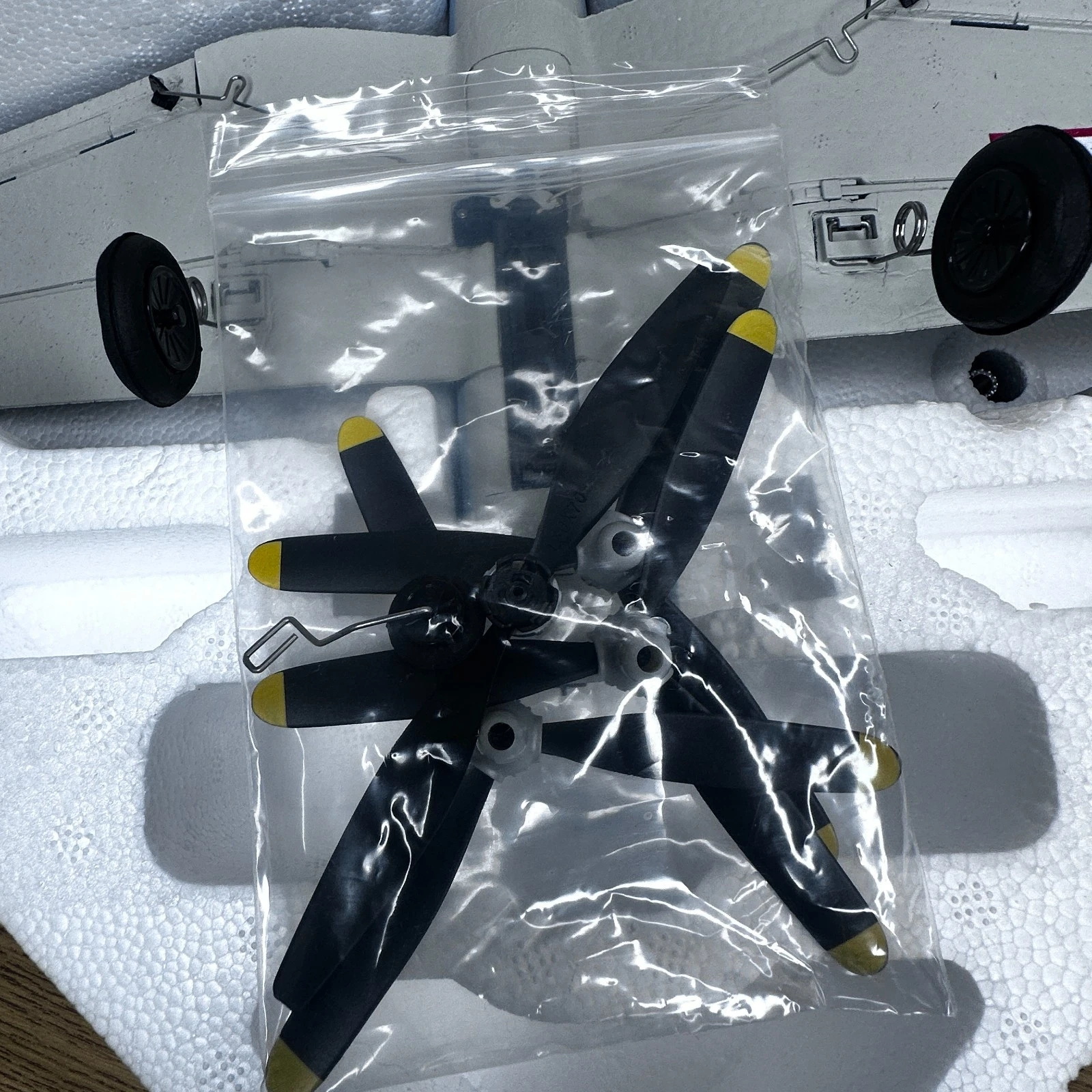 Leambe RC airplane packaging and accessories view
