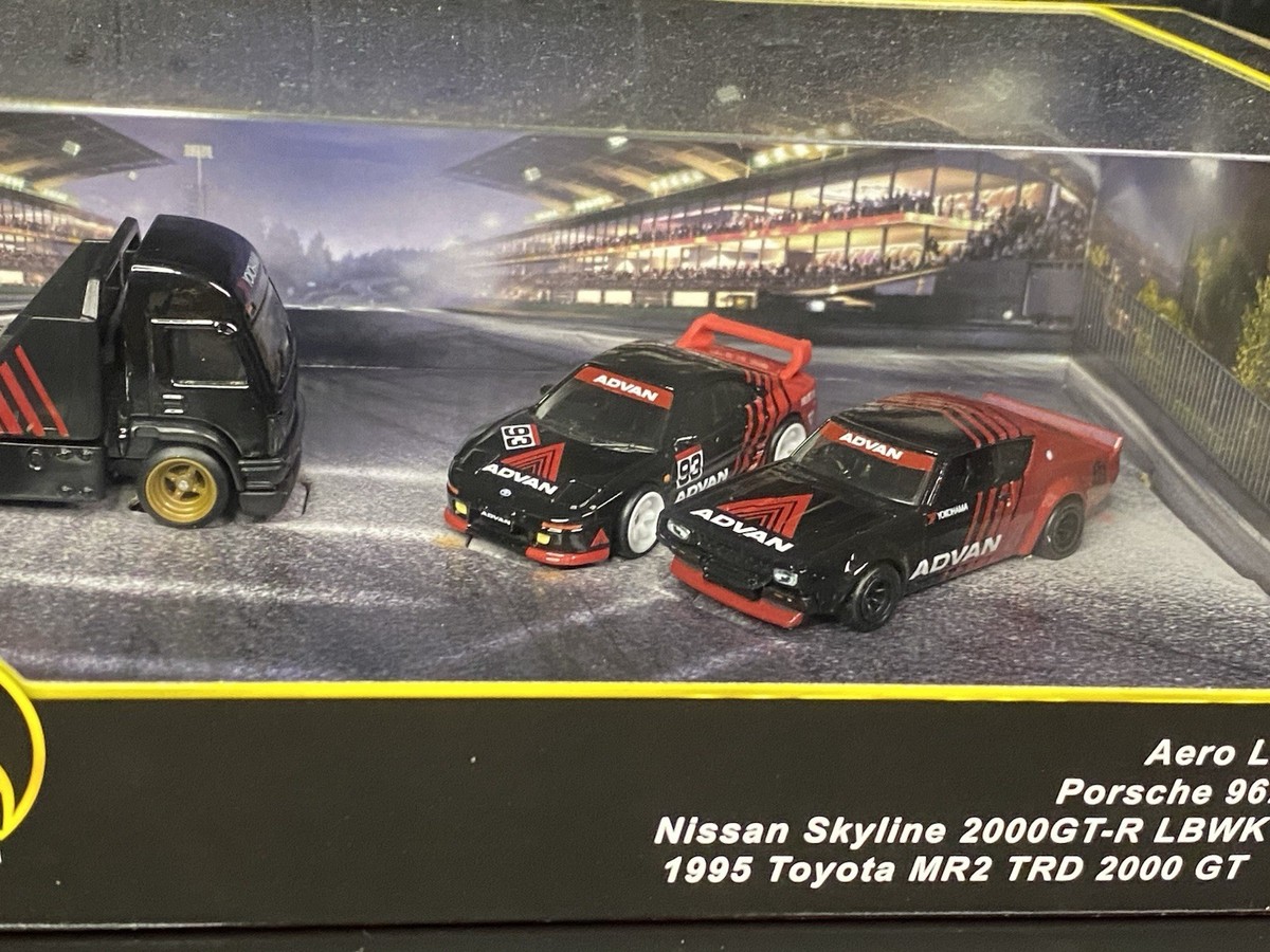 Hot Wheels Premium Collector Diorama ADVAN Set - Porsche 962, MR2