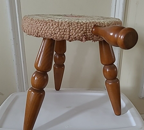 Vintage Wood Milking Stool with Loop Braided Cover (d3) - Picture 9 of 24