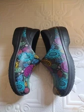 Crocs Dual Comfort Neria Pro II Graphic Slip Resistant Clogs Women's Size 10 