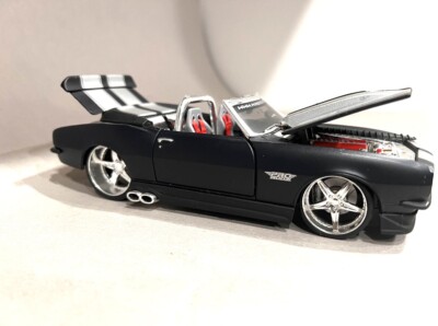 68 Camaro Die-cast Car  1:24 scale mastio
