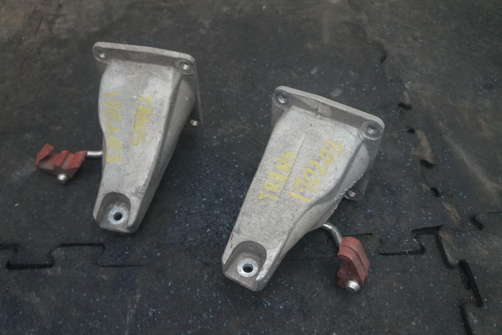 Set 2 Left Right Transmission Mount Bracket 4G43-7M125-DB Aston Martin DB9 2007