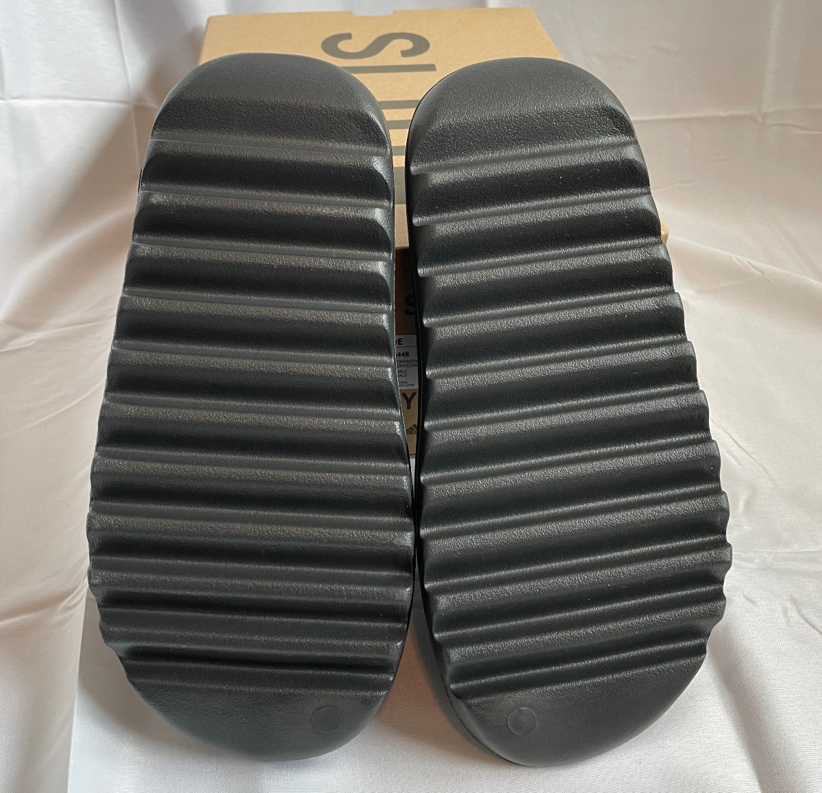 Adidas Yeezy Slide Onyx Size 9 | NEW IN ORIGINAL BOX | 100% AUTHENTIC (HQ6448)  thumbnail 3