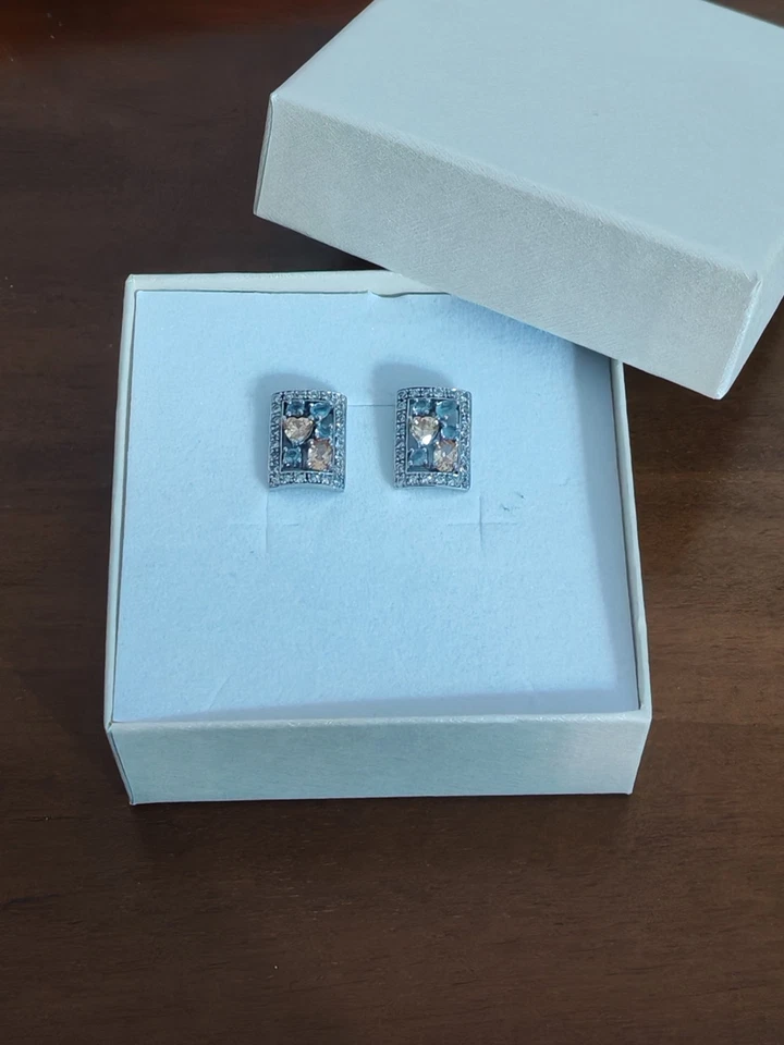 Argento 925. Orecchini In Argento Rodiato 925 con Topazi E Pavé Di Zirconi - Immagine 2 di 4