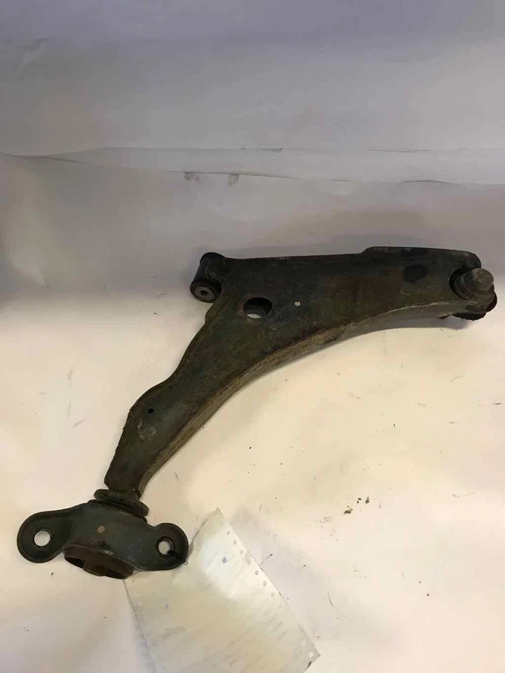 Brazo de control inferior delantero MITSUBISHI ECLIPSE izquierdo 00 01 Foto 2 de 2