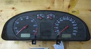 Tacho Kombiinstrument VDO 3B0920822 VW Passat 3B 2,3 L 110 KW VR5  Bj. 97 - 2000