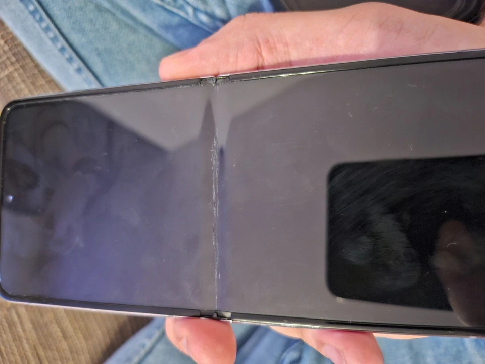 Samsung Galaxy Z Flip4 · 512GB, Foto 1 von 5