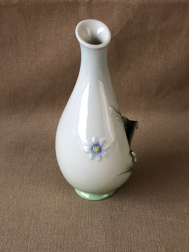 Hermoso jarrón de porcelana esculpida con diseño Franz-LADY BUG FZ02629 - Imagen 2 de 11
