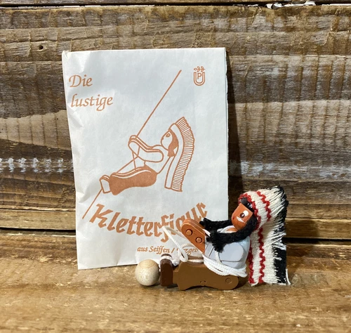Erzgebirge Wooden Kletterfigur Indianer Climbing String Toy Seiffen Germany