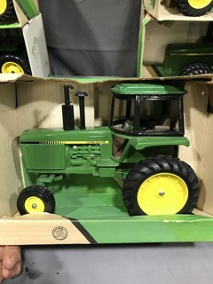 John Deere 4255 Row Crop Tractor ERTL 1/16