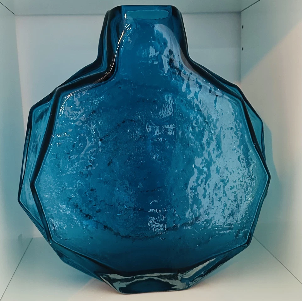 Large Iconic Whitefriars Banjo Textured Glass Vase in Kingfisher Blue c. 1969 - Image 4 of 4