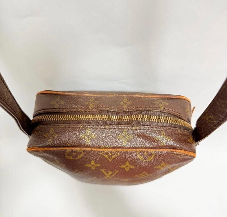 Vertical Course LOUIS VUITTON Monogram Vertical Compact Shoulder Bag Brown Silver ...