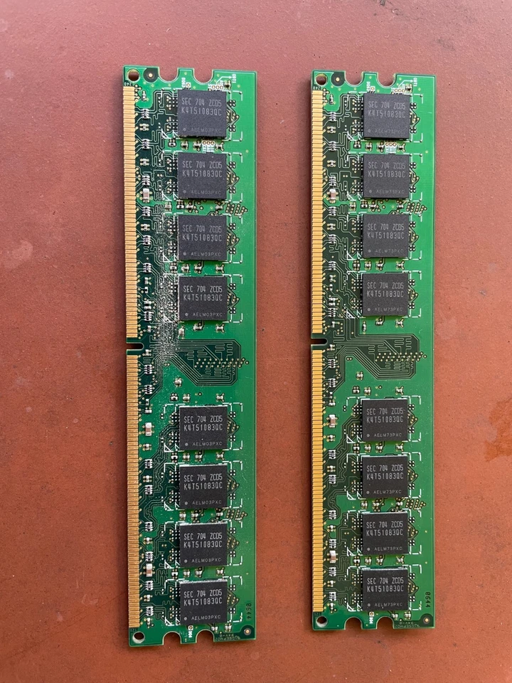 Samsung M378T2953CZ3-CD5 DDR2 1GB PC2-4200 Non ECC 533Mhz RAM Memory - Image 2 of 2