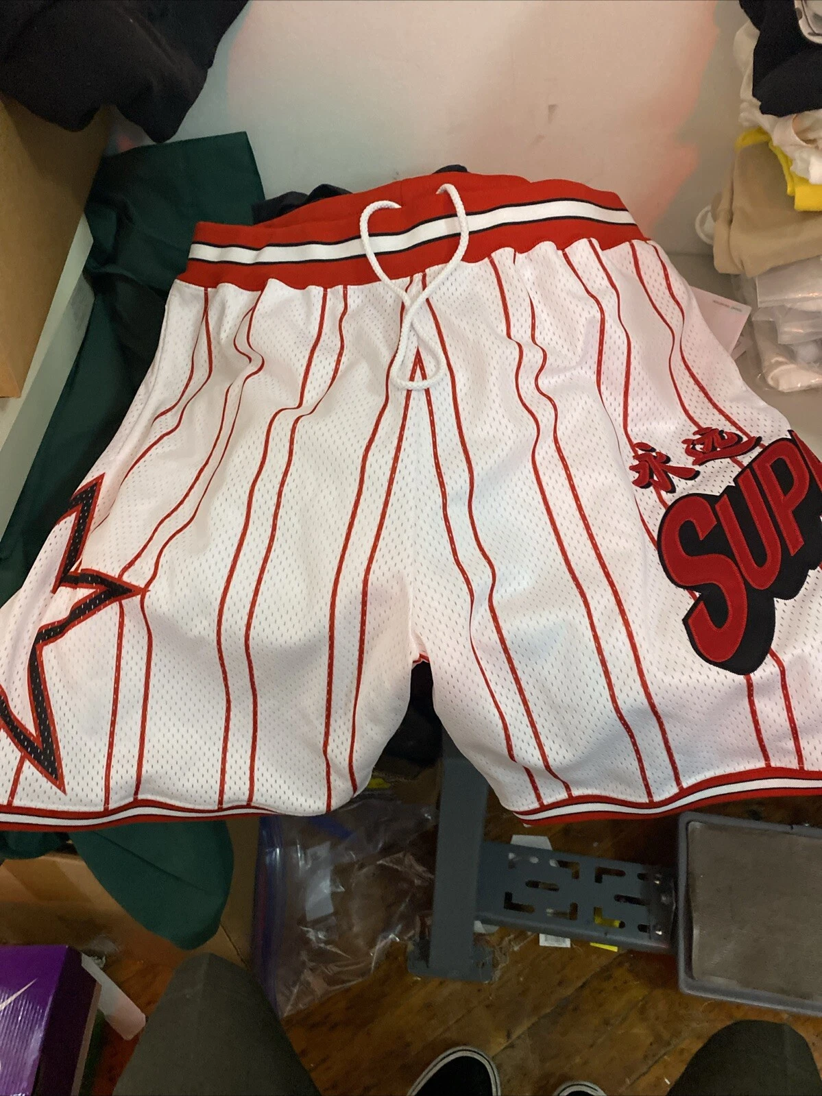 *LIVRAISON MAINTENANT* Short de basket ball Supreme Star neuf étoiles blanc taille L NBA