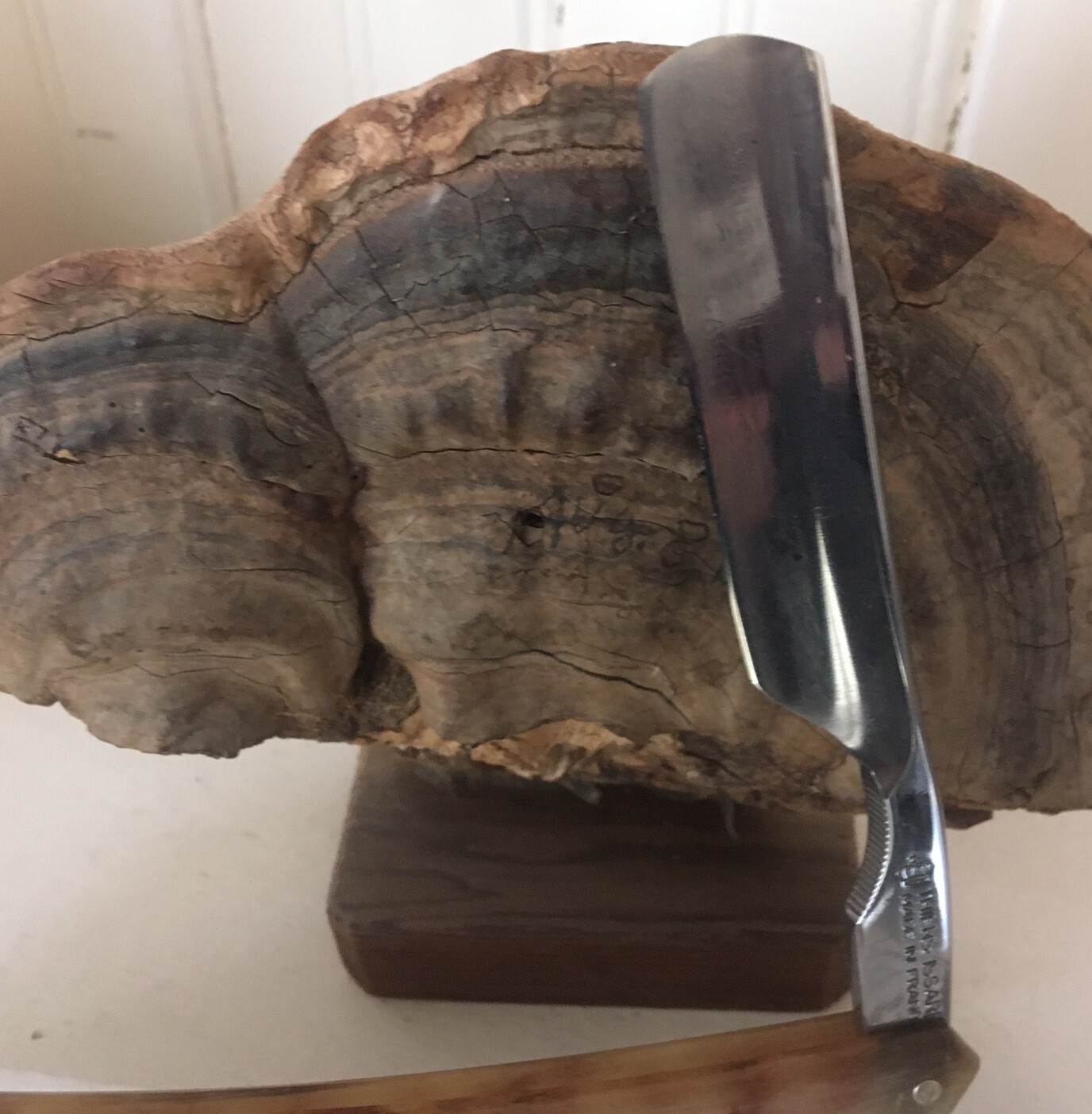 ThiersIssard straight razor, 5/8ths, rams horn shave ready with box