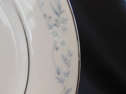 Set of 4 Noritake Contemporary CAROLYN Salad Plates Blue / Pink Floral 8 3/8" - Picture 2 of 7