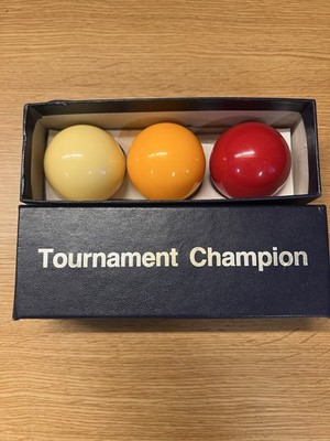 SET BILLARDKUGELN - ROT, GELB, WEISS. BELGISCHER ARAMITH TURNIERMEISTER