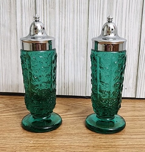 Fenton Art Glass Salt & Pepper Shakers Spruce Green Metal Lids #5799 SO Grapes - Picture 2 of 18