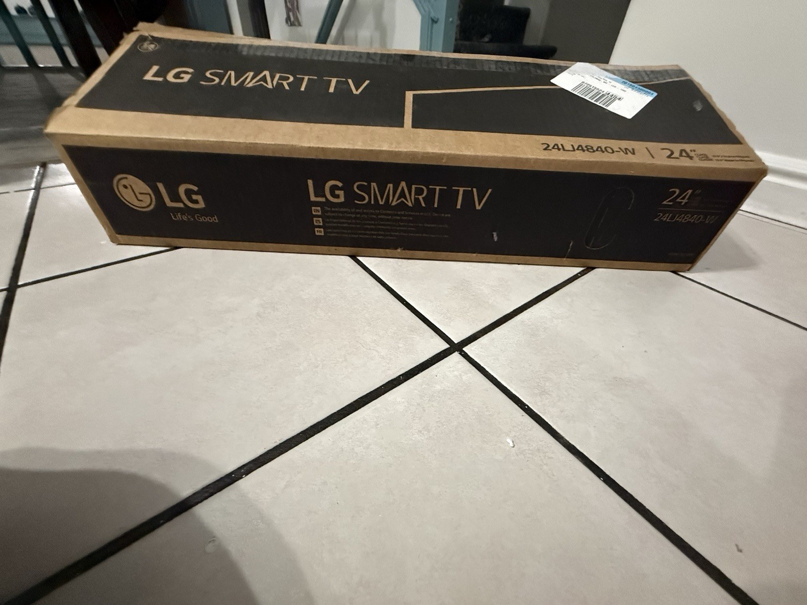 LG 24LJ4840-W 24-Inch HD (720p) LED Smart TV new