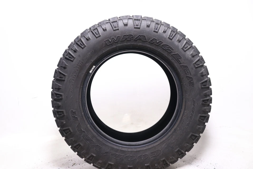 Usado LT 275/65R18 Goodyear Wrangler Duratrac - 113/110Q - 11.5/32 Foto 4 de 4