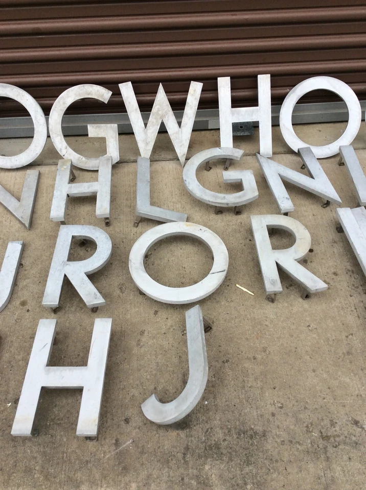 34 letras de montaje en pared vintage de aluminio de 10” de alto X 1/2” de grosor - muy buenas Foto 3 de 4