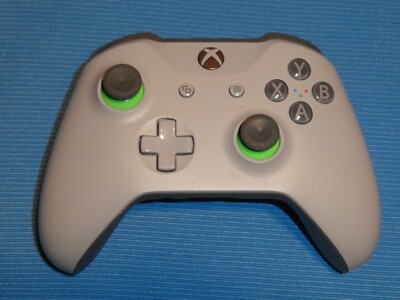 MICROSOFT ORIGINAL SPECIAL EDITION XBOX CONTROLLER GRAY/NEON GREEN -STICKS A BIT
