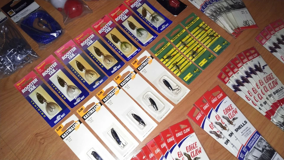 Lote de aparejos de pesca cola de gallo señuelos Kastmaster garra de águila pistola Berkley Pete Foto 4 de 4