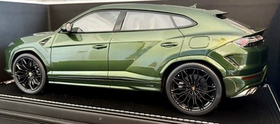 MR Collection Model Lamborghini URUS SE 1:18 Dark Green on Black Spec