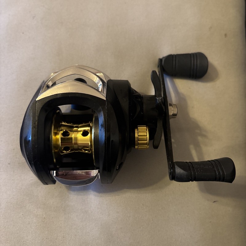 Ak200 Baitcasting Reel Right Hand, New In Box