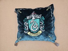 Almohada Harry Potter Casa Hogwarts Slytherin The Noble Collection (solo almohada)