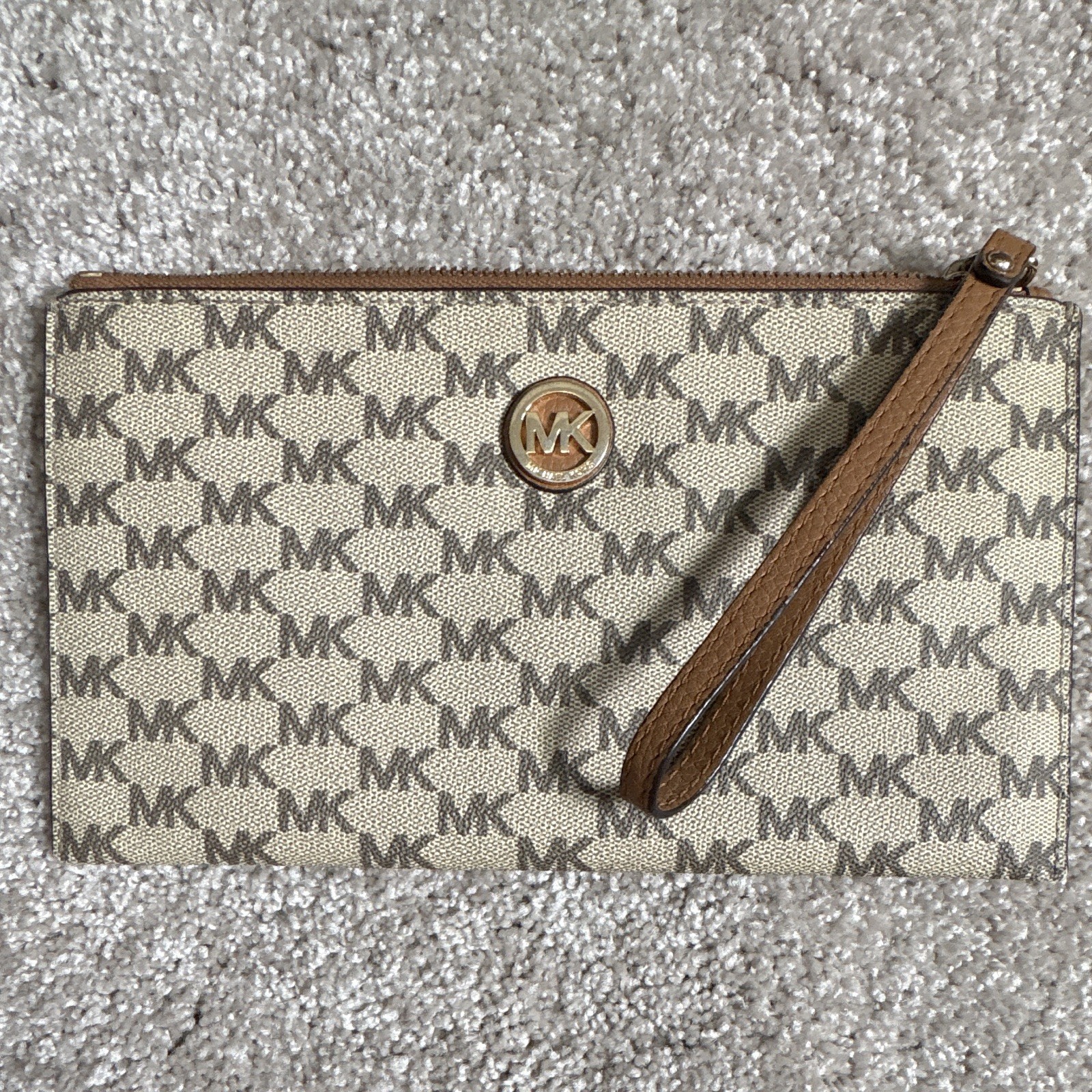 Michael Kors MK Logo Zip Wristlet Wallet Beige Brown w/ Wrist Strap Pockets