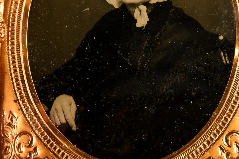 Ambrotype of Older Woman in 1/6 Plate Wood Composite Union Case V29 - Image 3 of 4