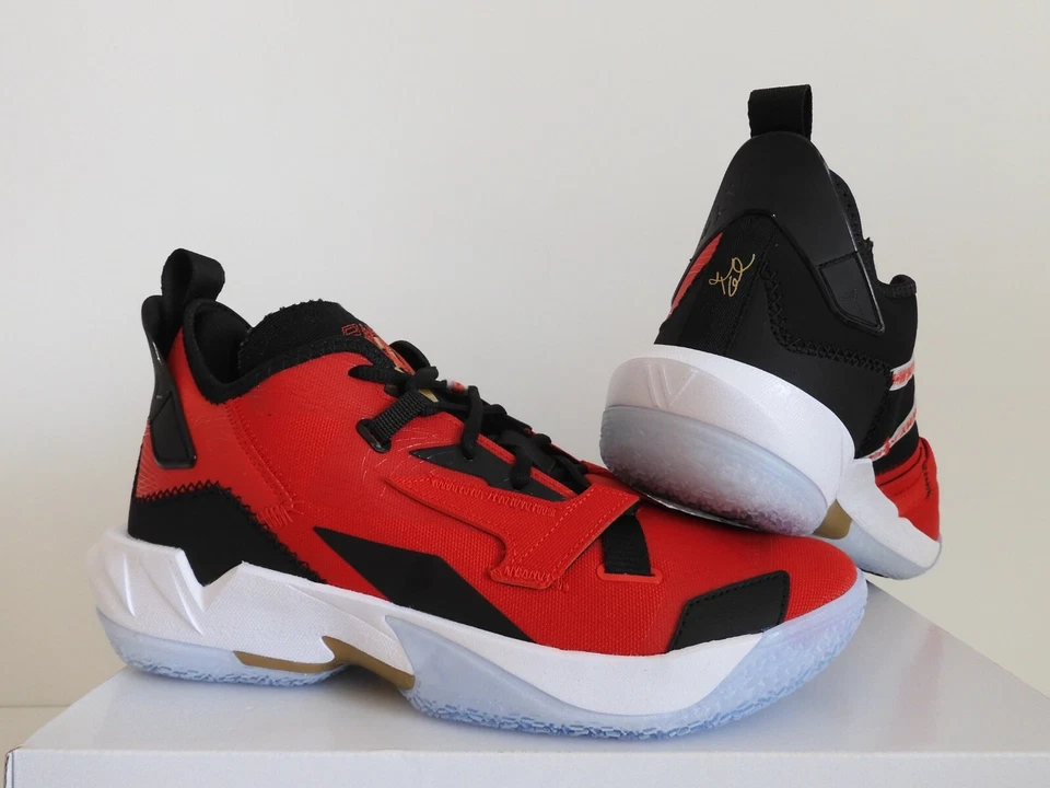 耐克 Air Jordan 'Why Not?' ZER0.4 “BRED”UNIVERSITY 红金色 9 码 [DD4887-600] — 第 2/4 张图片