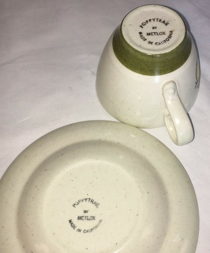 8 Metlox Poppytrail * PROVINCIAL FRUIT* CUPS & SAUCERS* - Picture 3 of 3