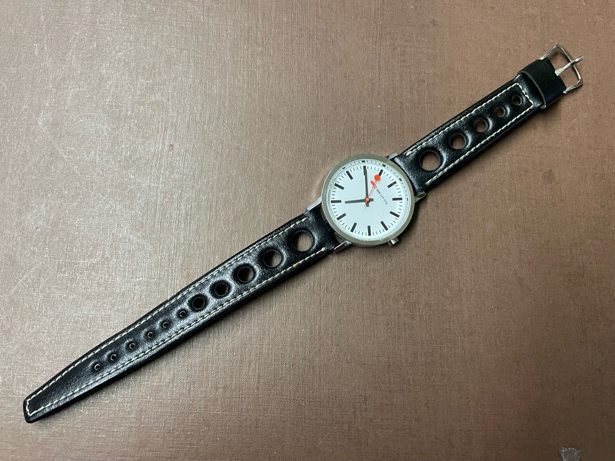 MONDAINE スイス鉄道時計 WHT BLK M7606 s-l1200.jpg