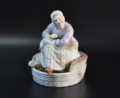 Volkstedt Porzellan Figur Sitzende Frau Christian Nonne Thüringen 18 Jh.