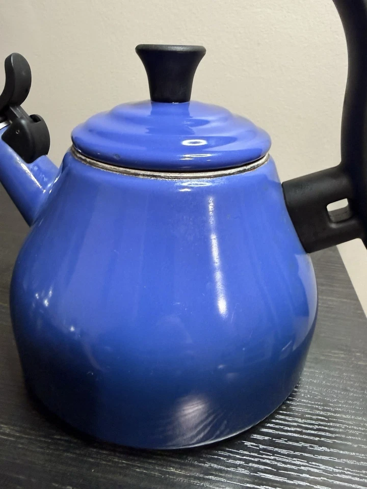 "Cobalt" LE CREUSET 1.6 Qt Enamel-on-Steel Whistling Chrysenth Tea Kettle NWT - Image 2 of 4