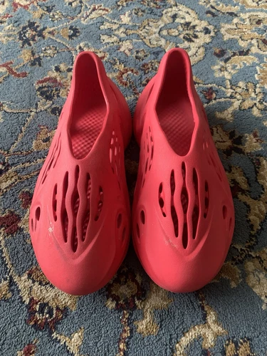 Adidas Yeezy Foam RNNR Vermillion size 10 In Great Condition.