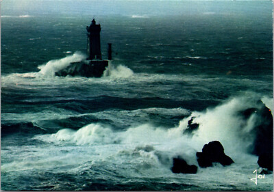 Tempete sur le Raz de Sein et le phare de la Vielle Storm Lighthouse c1970s PC