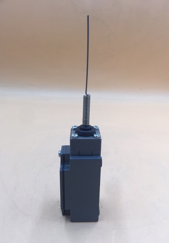 HOUSTON STOCK NEW ABB LS45M91L20 LIMIT SWITCH 6 AMP 24 V FREE 2 DAY AIR SHIPPING - Picture 7 of 11