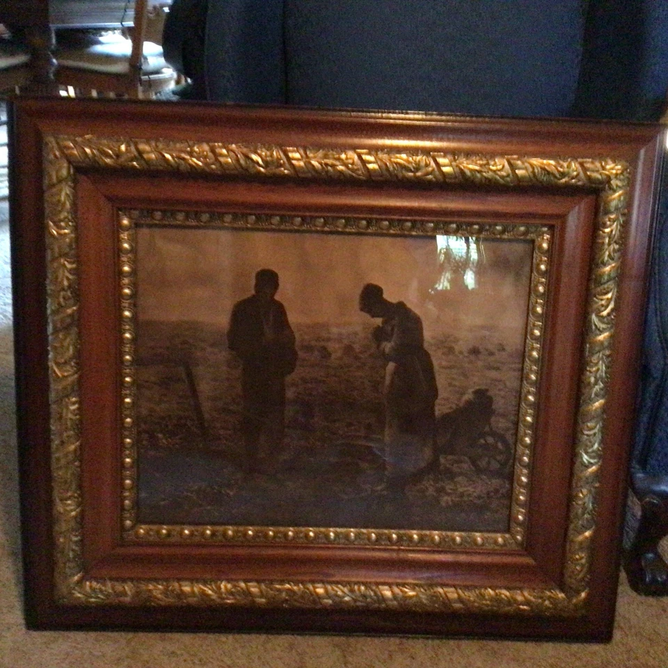 "Antiguo marco de fotos dorado de 31"" X 27"" con impresión THE ANGELUS precioso" Foto 2 de 4
