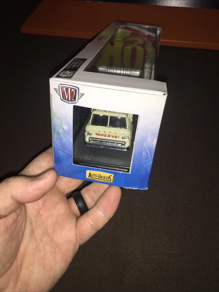 M2 Machines Toys R Us Auto Hauler '60 Ford C-600 & '70 Ford Mustang BOSS 302 - Image 3 of 4