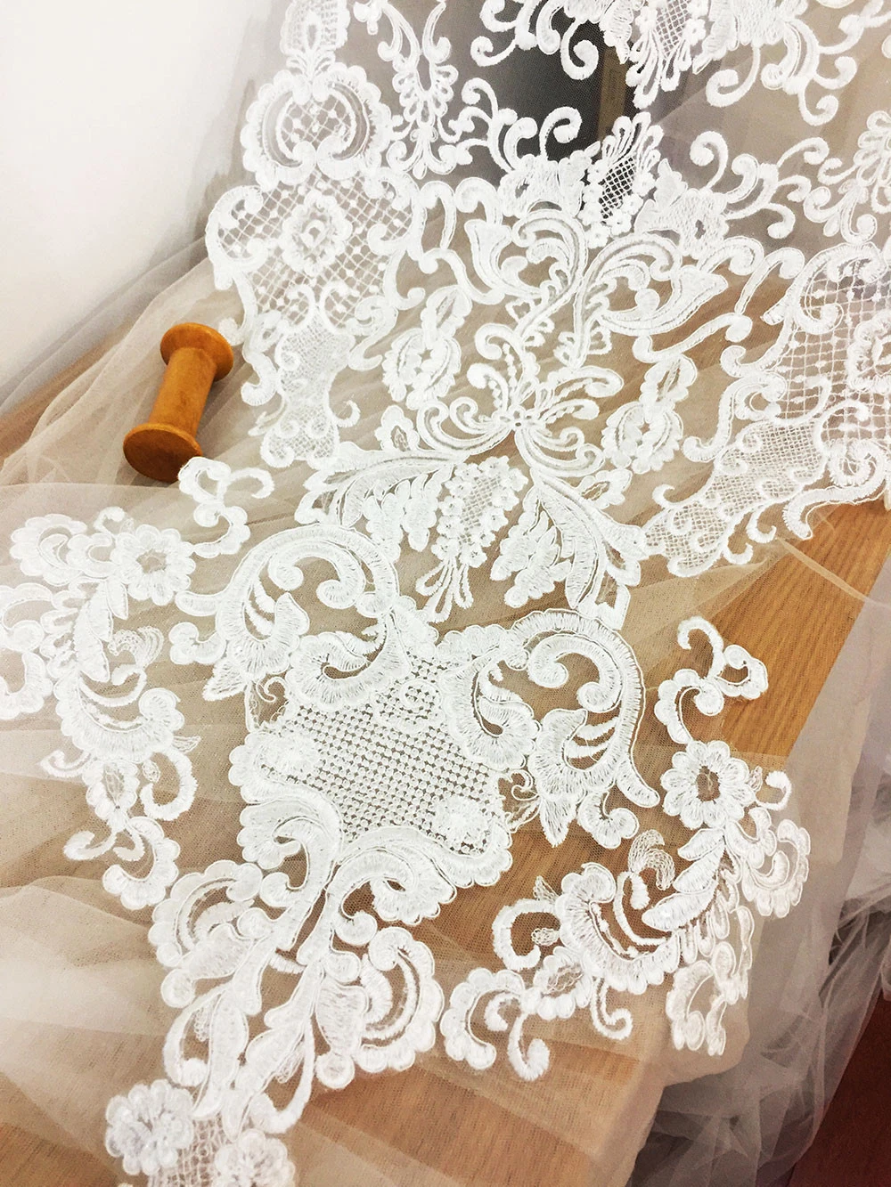 OFF WHITE Abito da sposa floreale pizzo applicato bianco sporco orlo ricamo costume motivo 1 pz