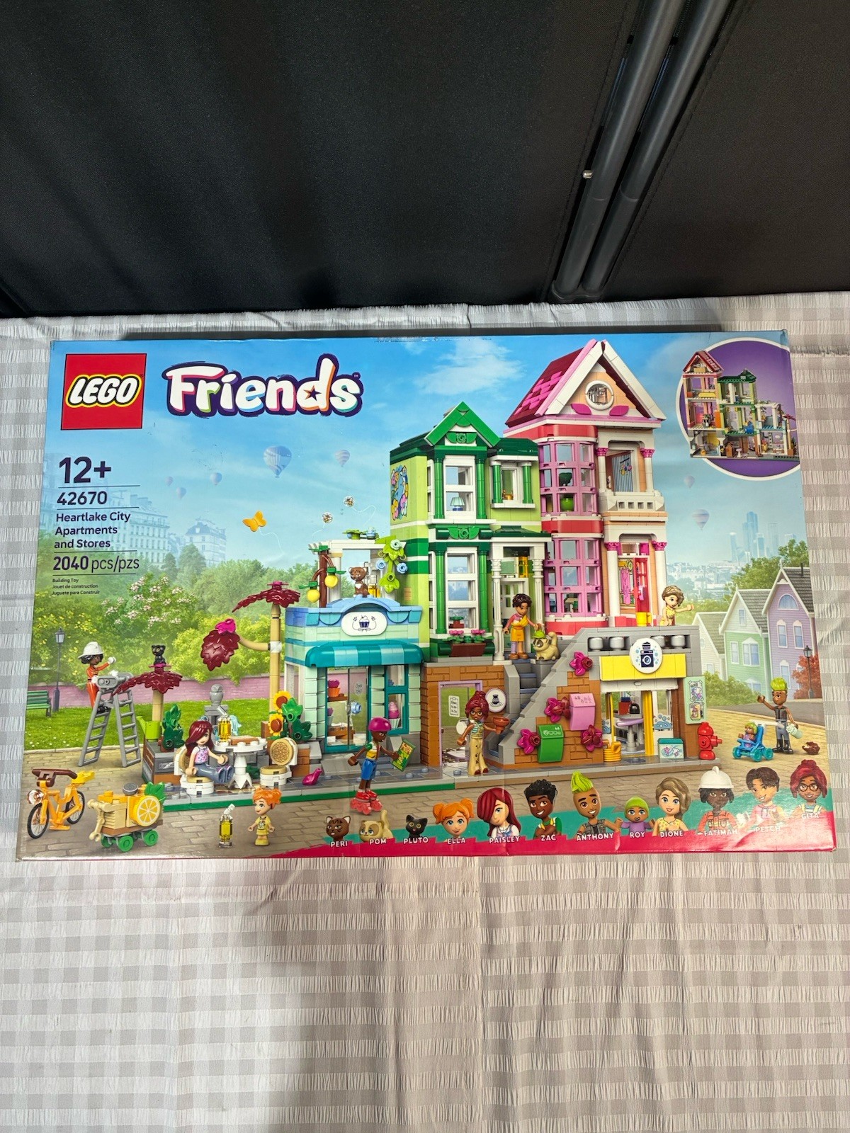 LEGO FRIENDS: Heartlake City Apartments and Stores (42670)