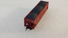 Microtrains  BNSF 100 Ton 3 Bay Ribside Hopper W/ Load New
